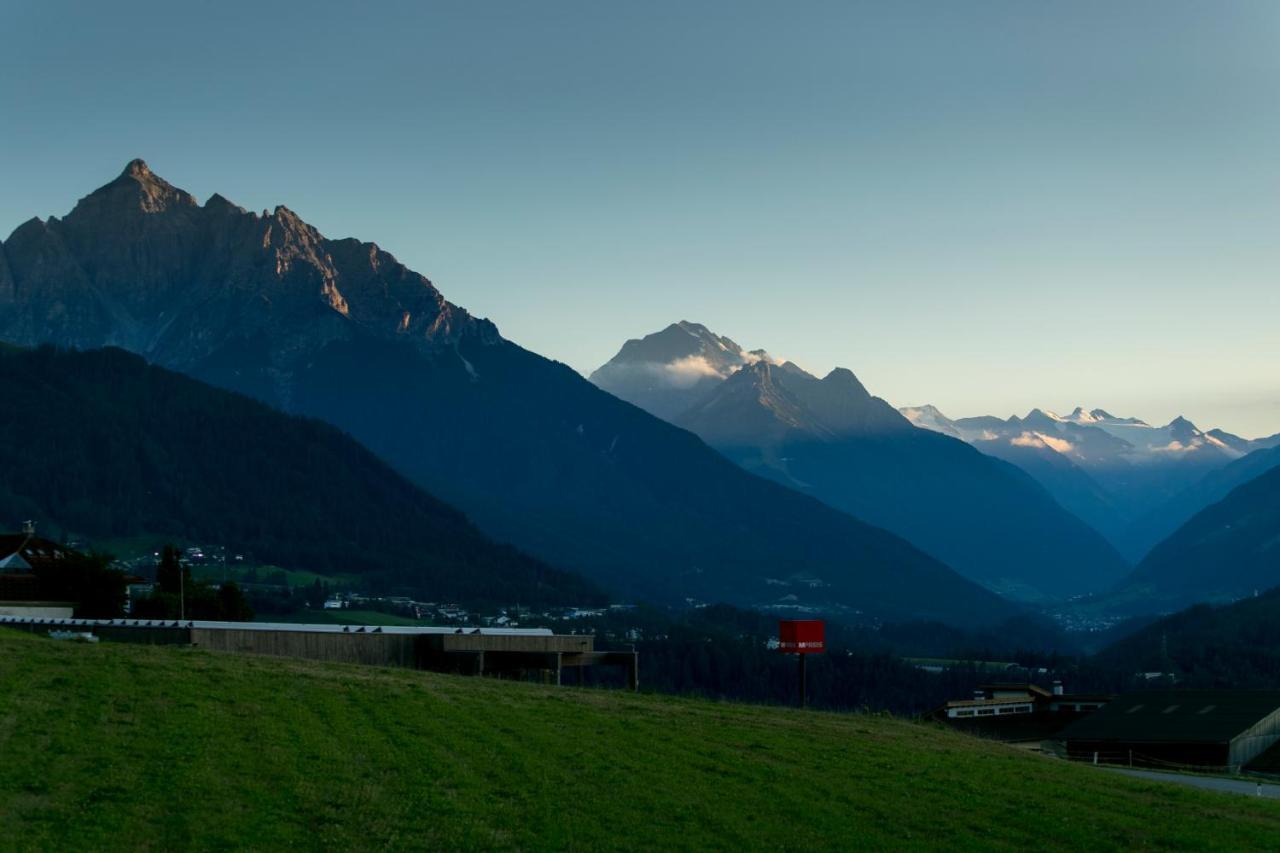 Apartment Wiesenhof - Natur & Weitblick Ueber Innsbruck - Ladestation Fuer Elektroautos Esterno foto